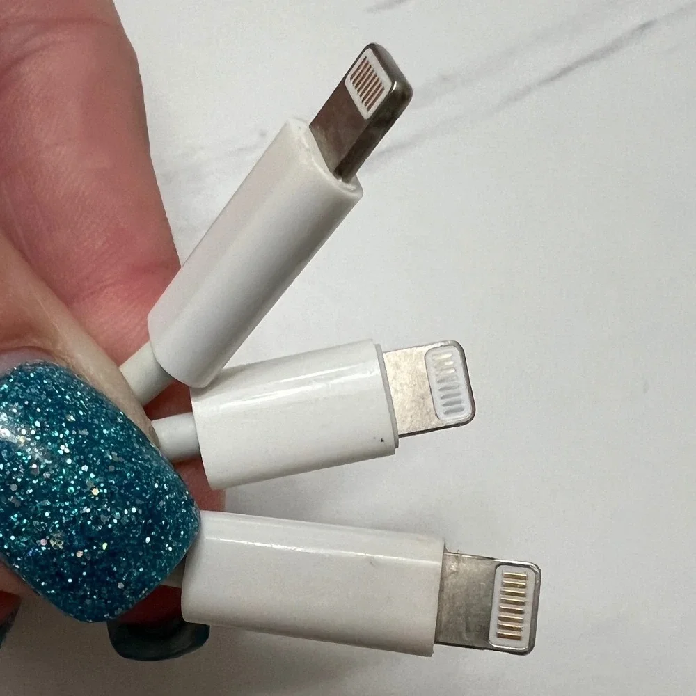 Apple Lightning to 3.5mm Headphone Jack Adapter A1749 Lot of 3 White Dongles